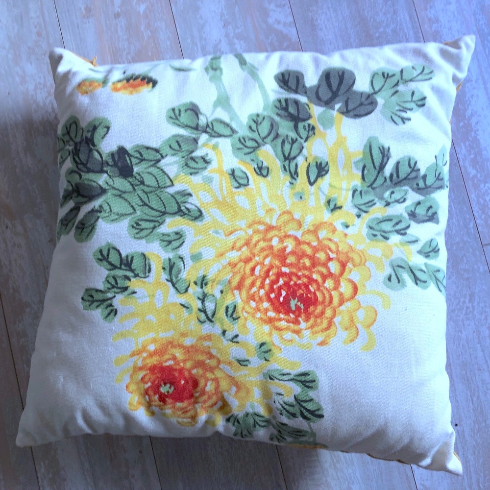Flower Pillow Great Decor in New Like Condition